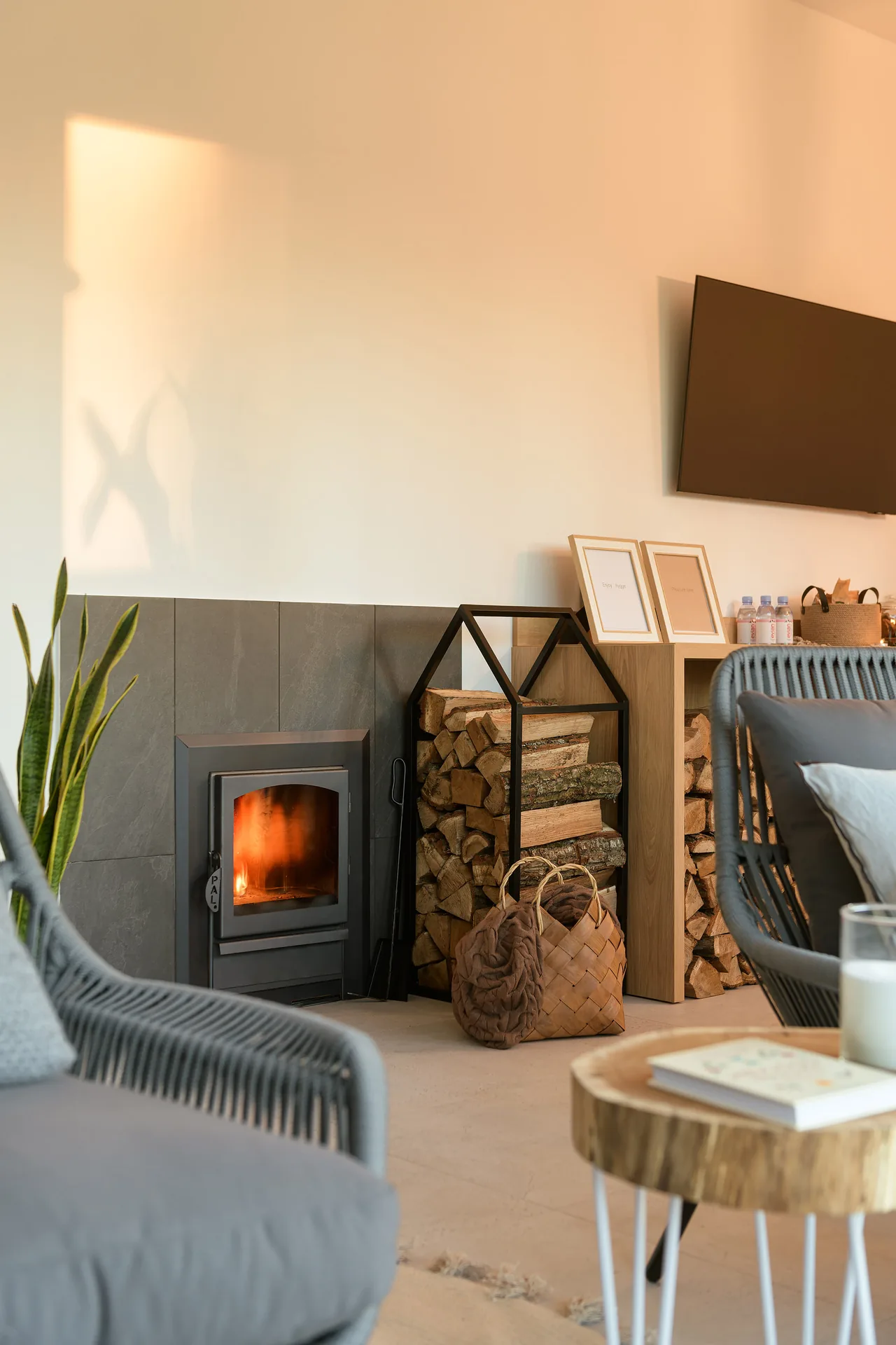 A fireplace and cosy lounge at Scandi Club